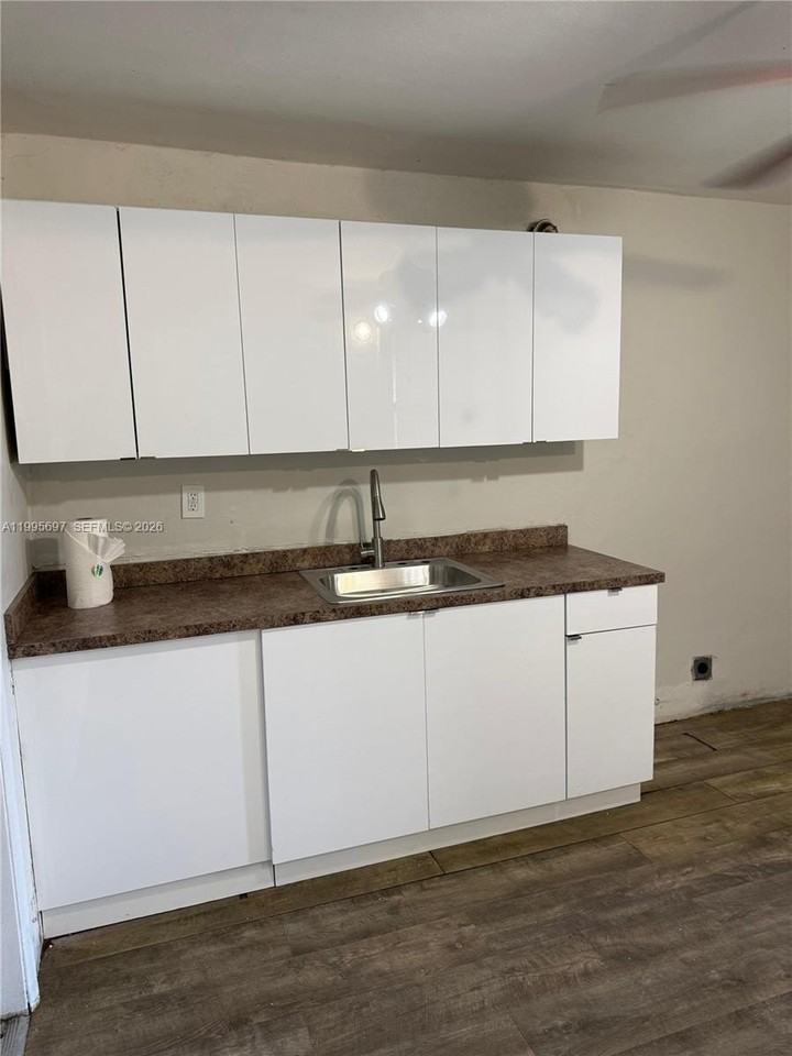 1413 Nw 3rd St - Photo 3 of 8