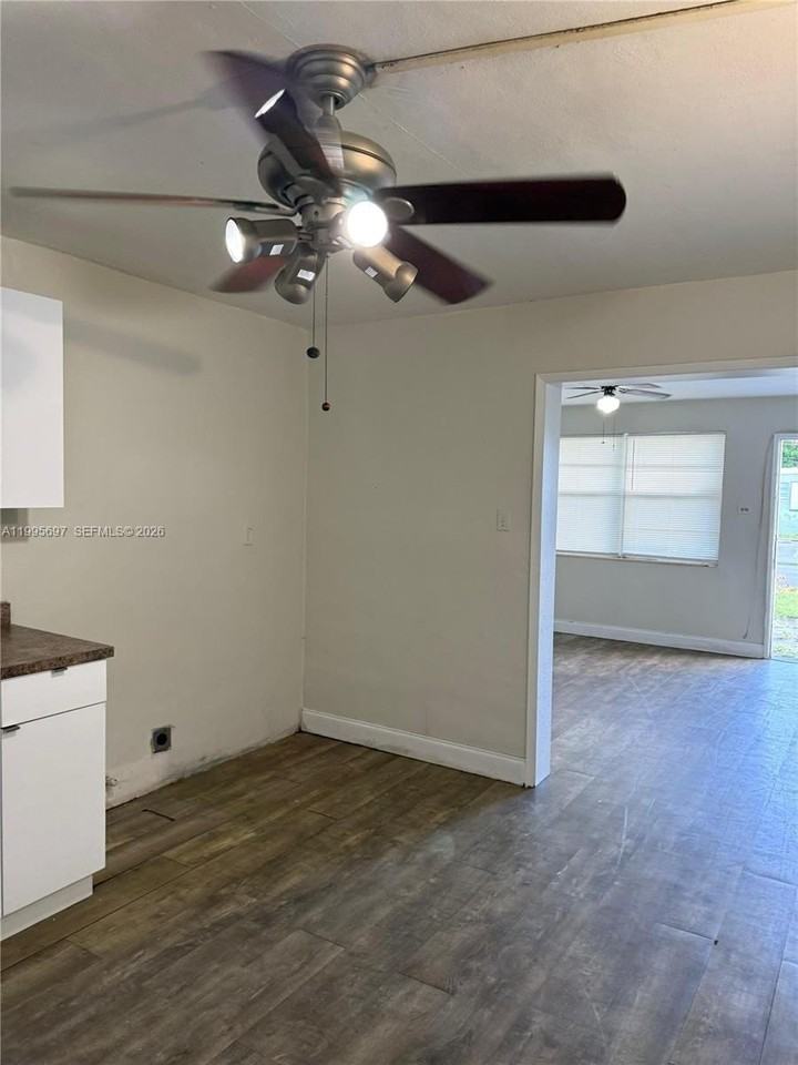 1413 Nw 3rd St - Photo 4 of 8