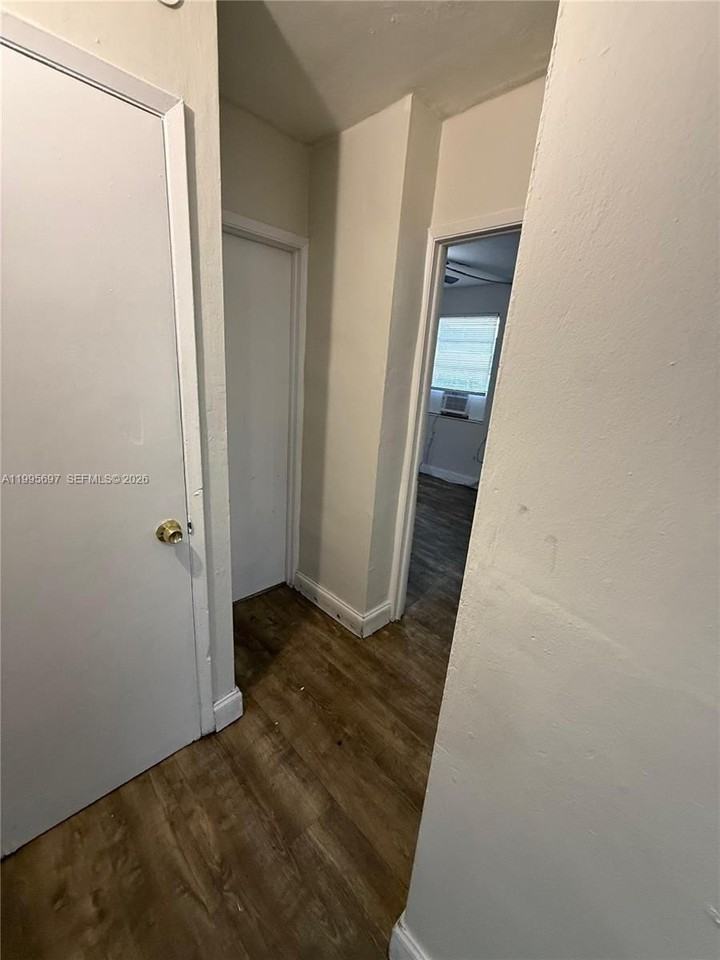 1413 Nw 3rd St - Photo 7 of 8