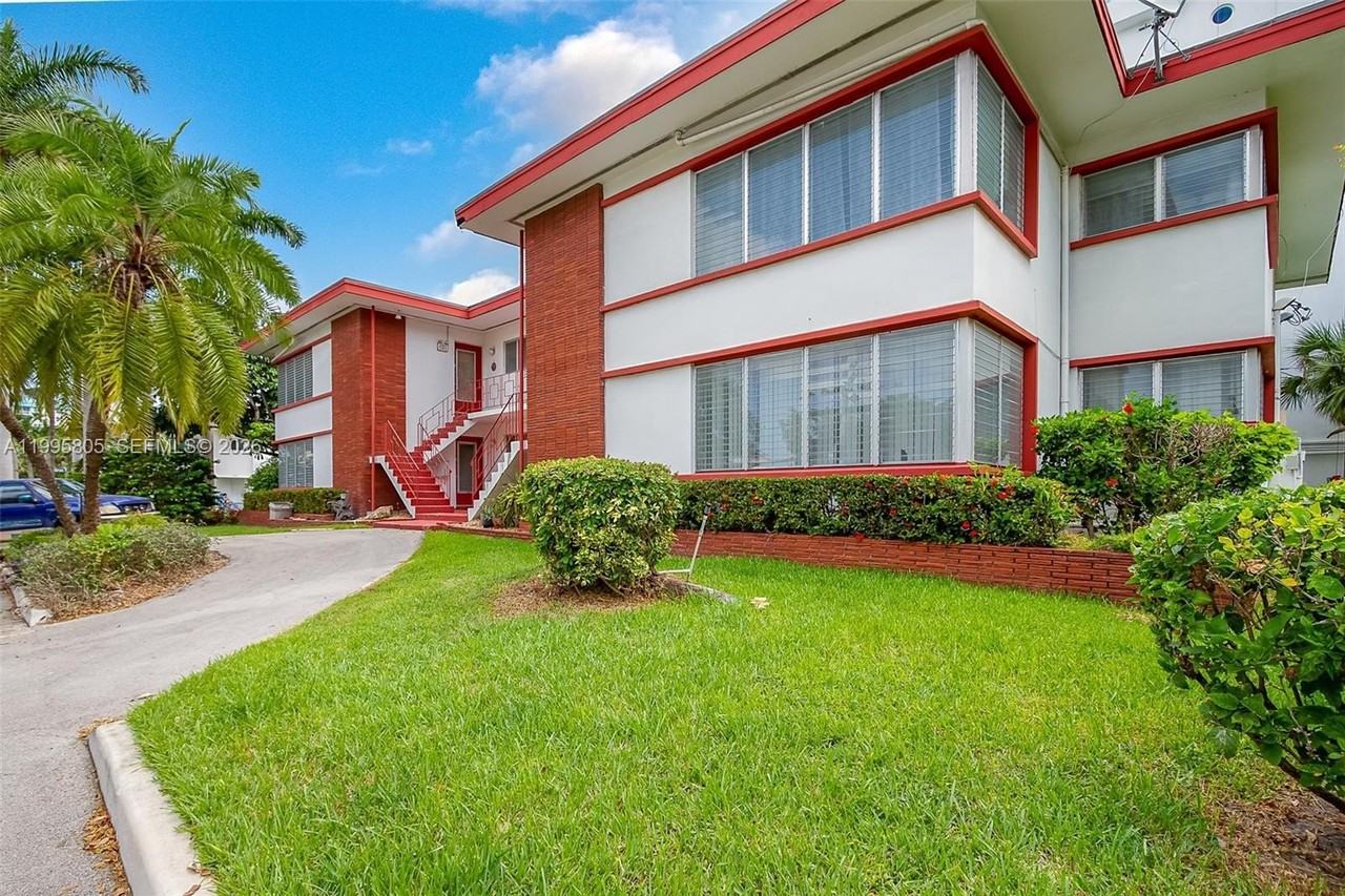 10081 W Bay Harbor Dr #4 - Photo 2 of 27