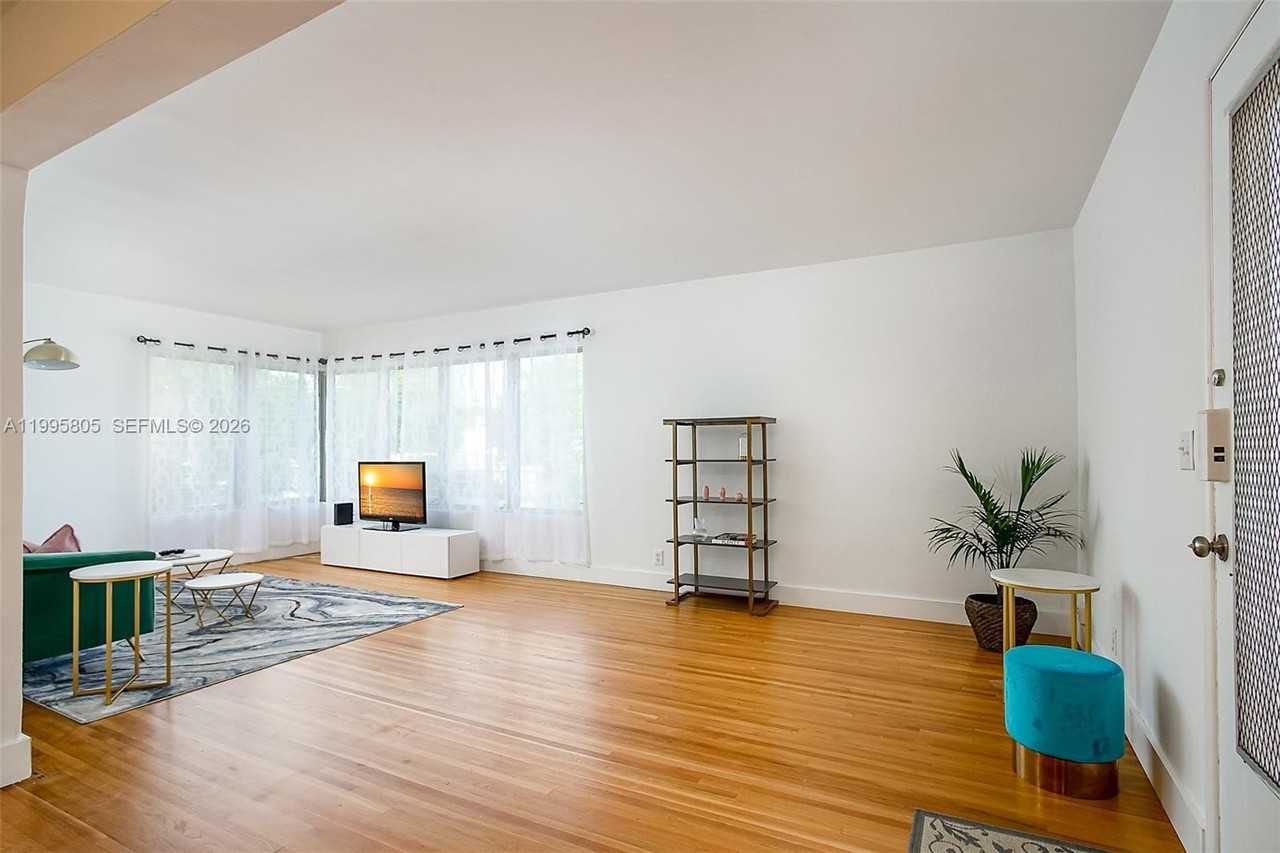 10081 W Bay Harbor Dr #4 - Photo 5 of 27