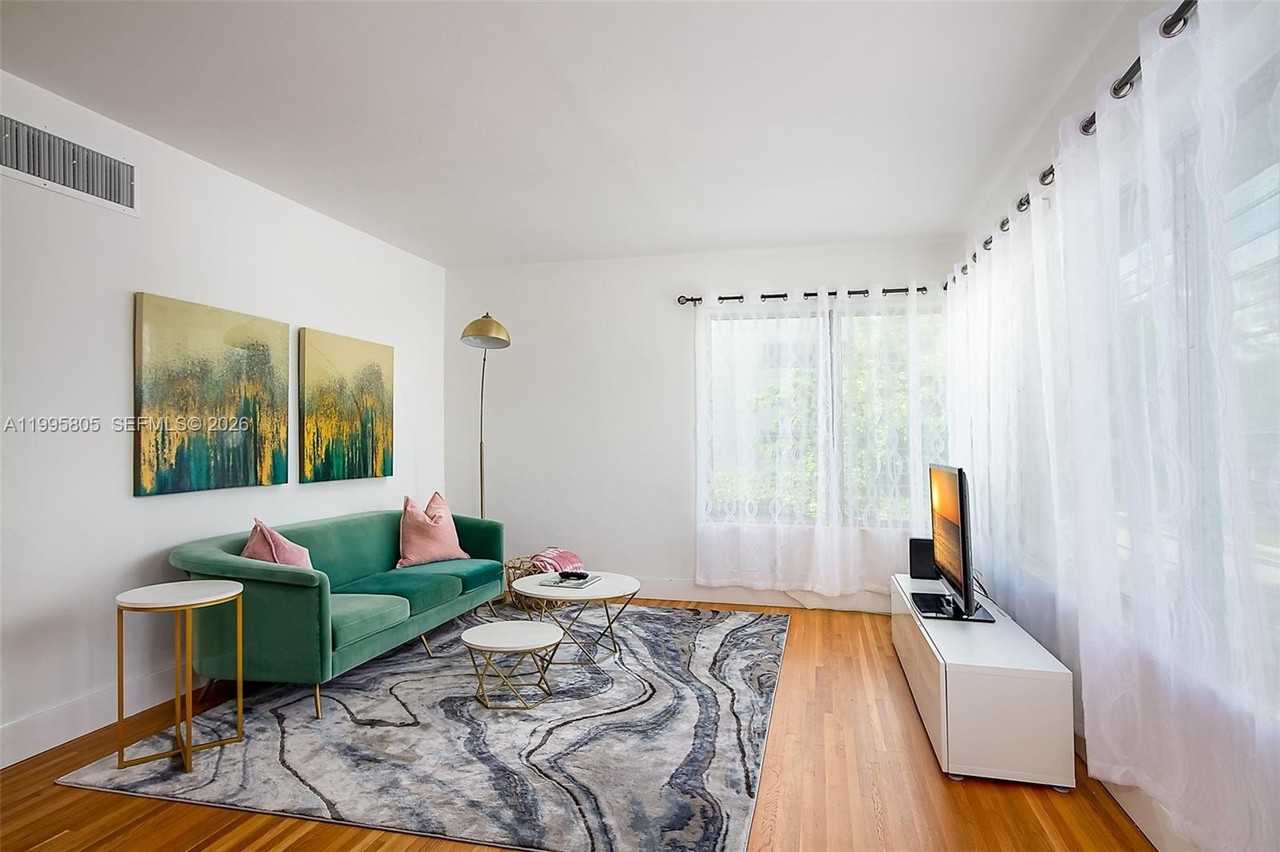 10081 W Bay Harbor Dr #4 - Photo 7 of 27