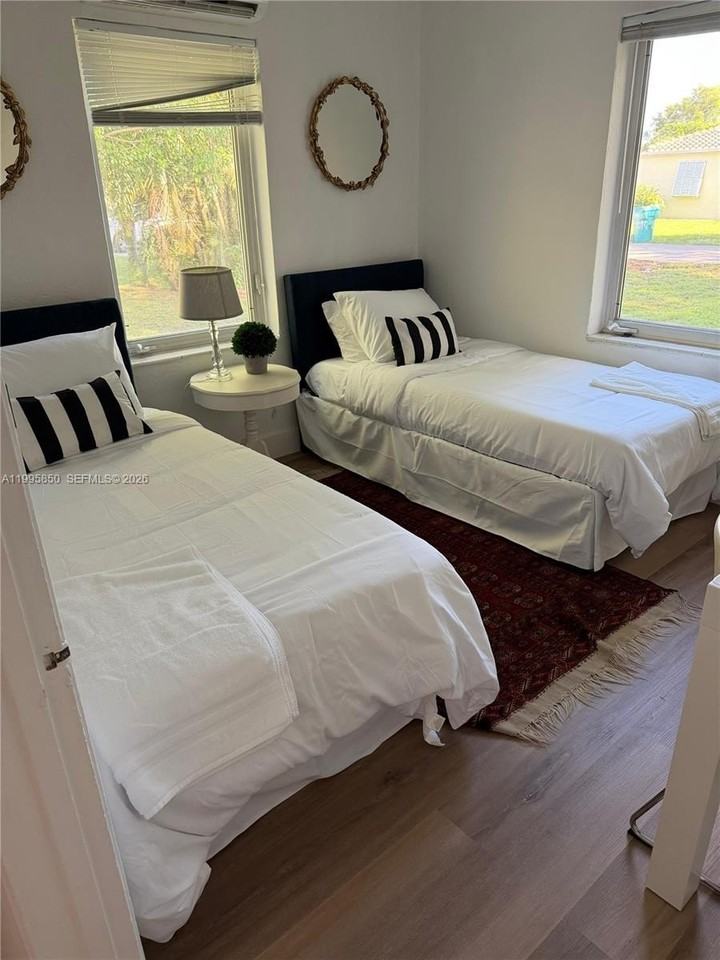 11201 Ne 10th Ave #11201 - Photo 4 of 9