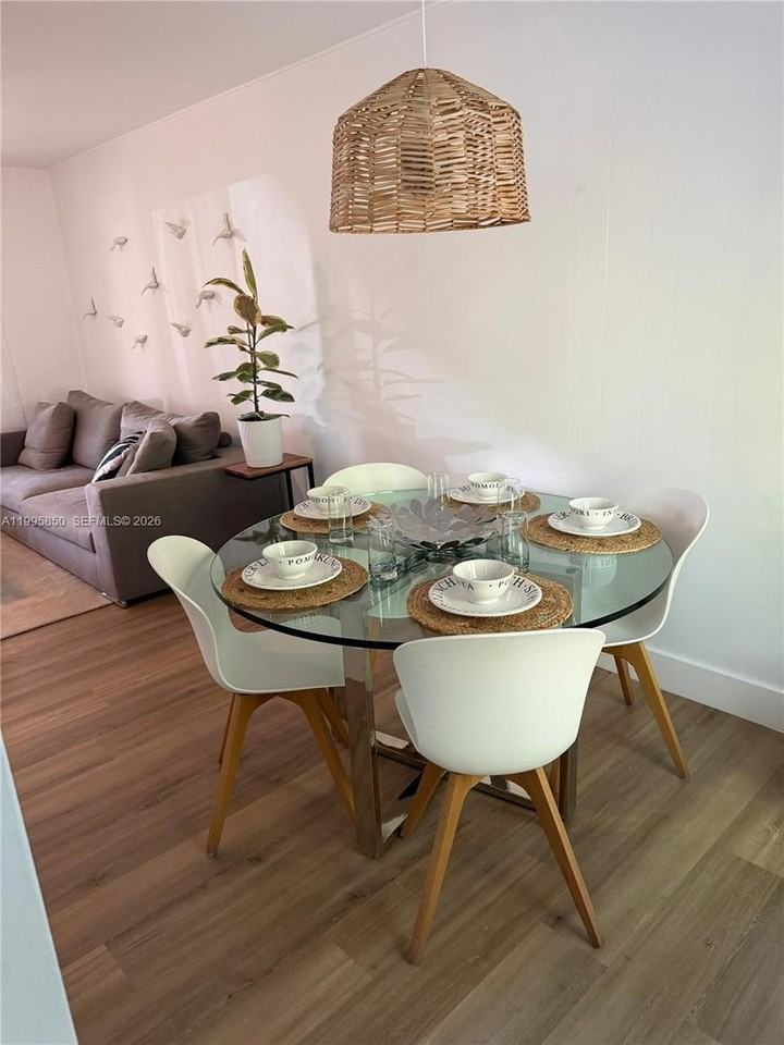 11201 Ne 10th Ave #11201 - Photo 7 of 9