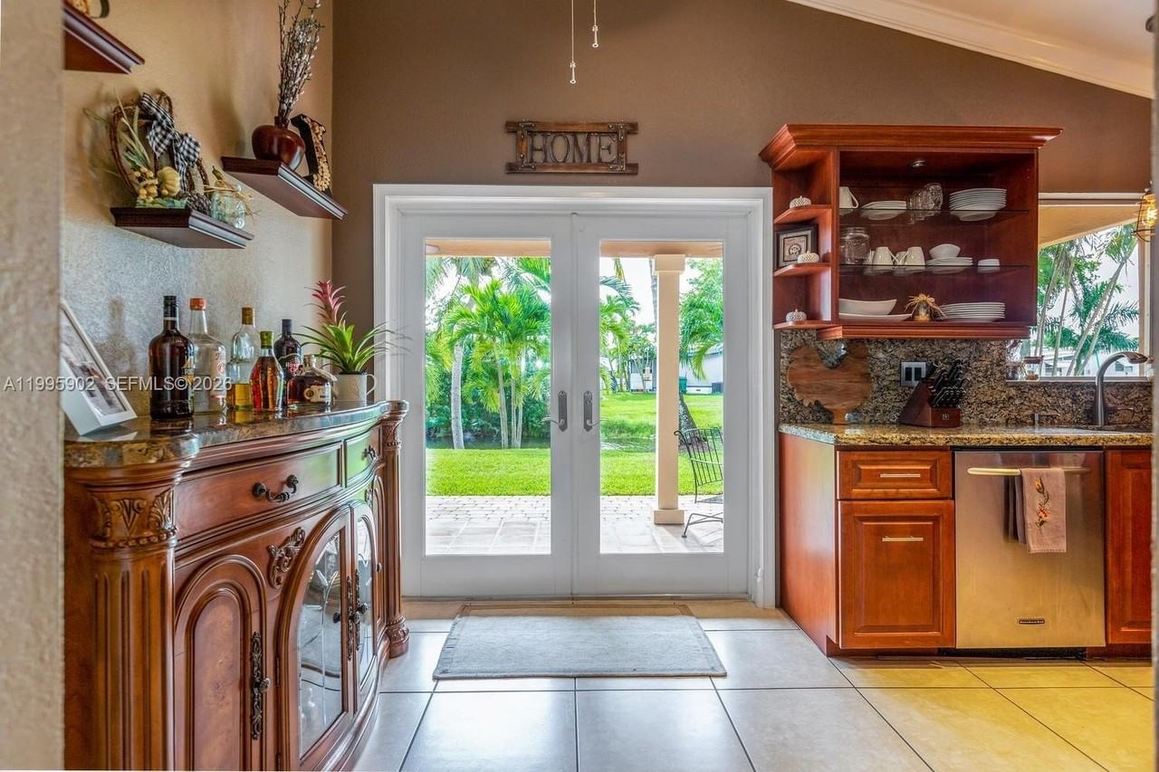 1190 Sw 108th Way - Photo 6 of 13