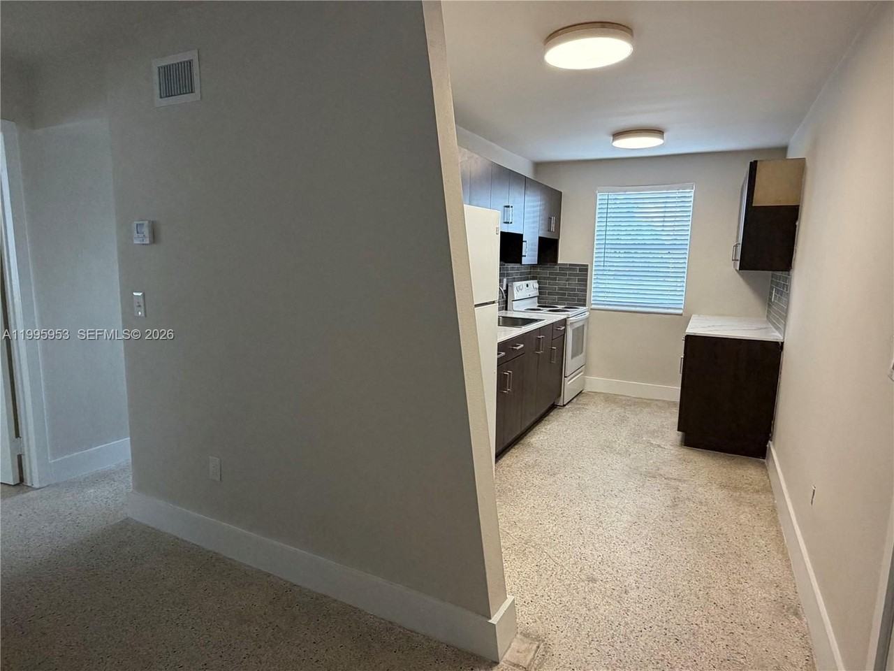 1607 Nw 16th Ave #1 - Photo 3 of 6