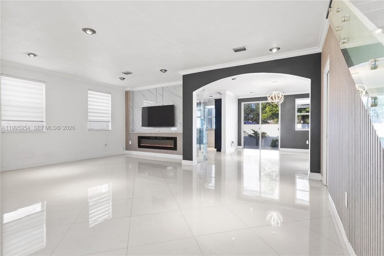 2424 Sw 152nd Path - Photo 2 of 31