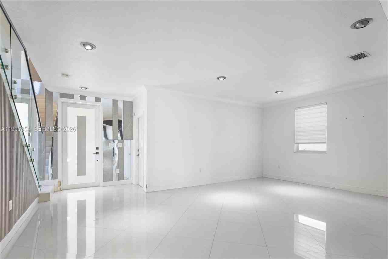 2424 Sw 152nd Path - Photo 5 of 31