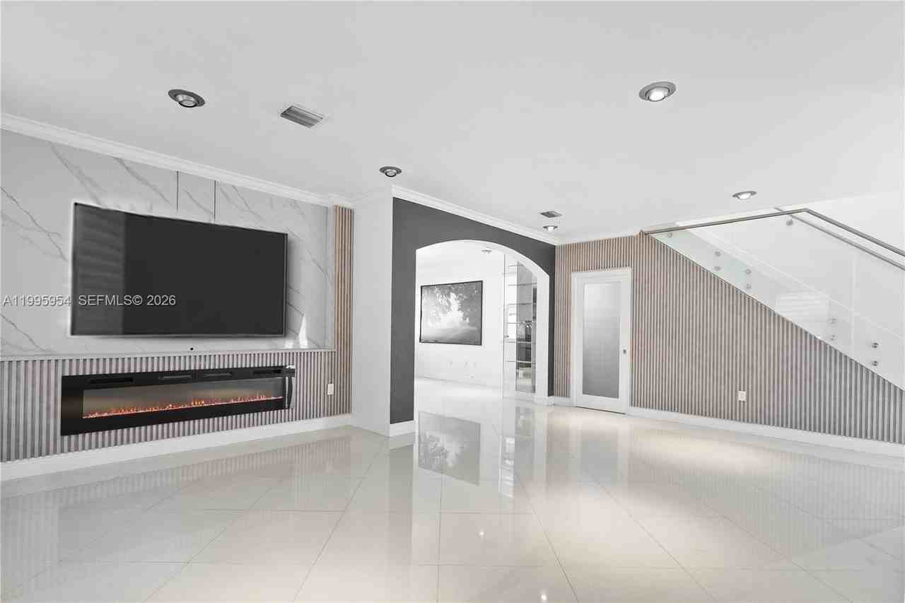 2424 Sw 152nd Path - Photo 7 of 31