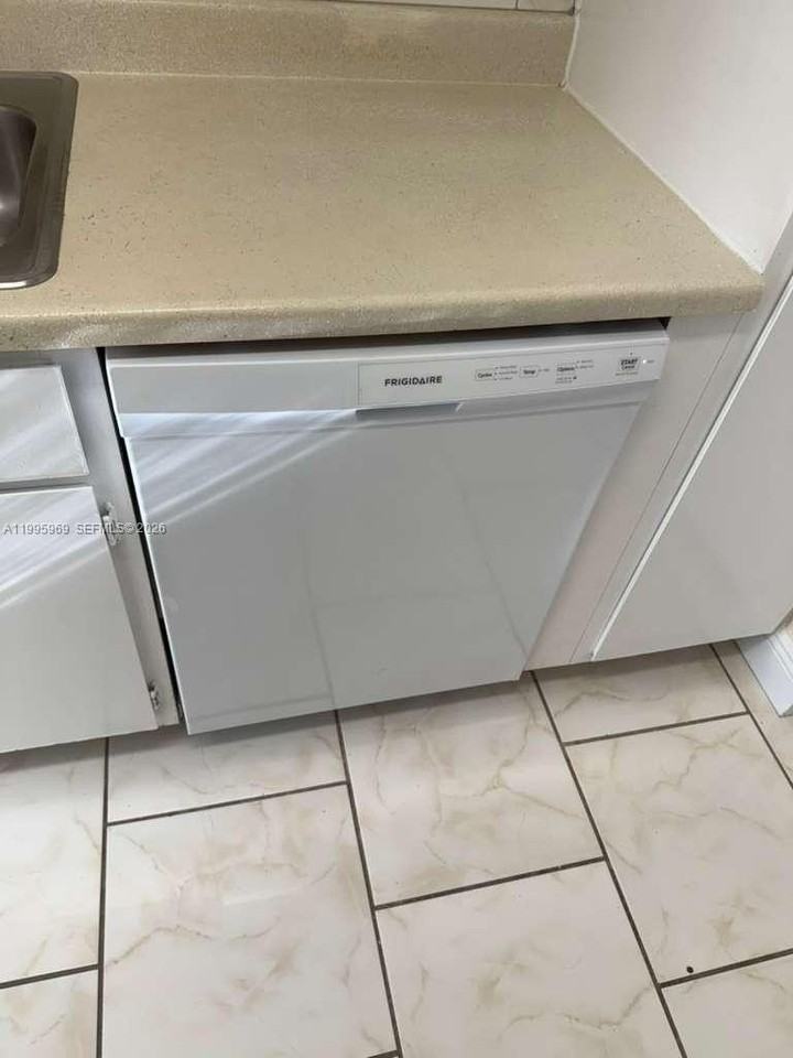 4085 Nw 87th Ave #4085 - Photo 6 of 21