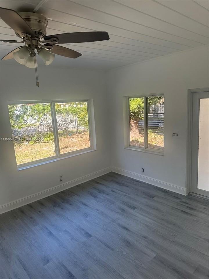 12690 Nw 10th Ave - Photo 6 of 12