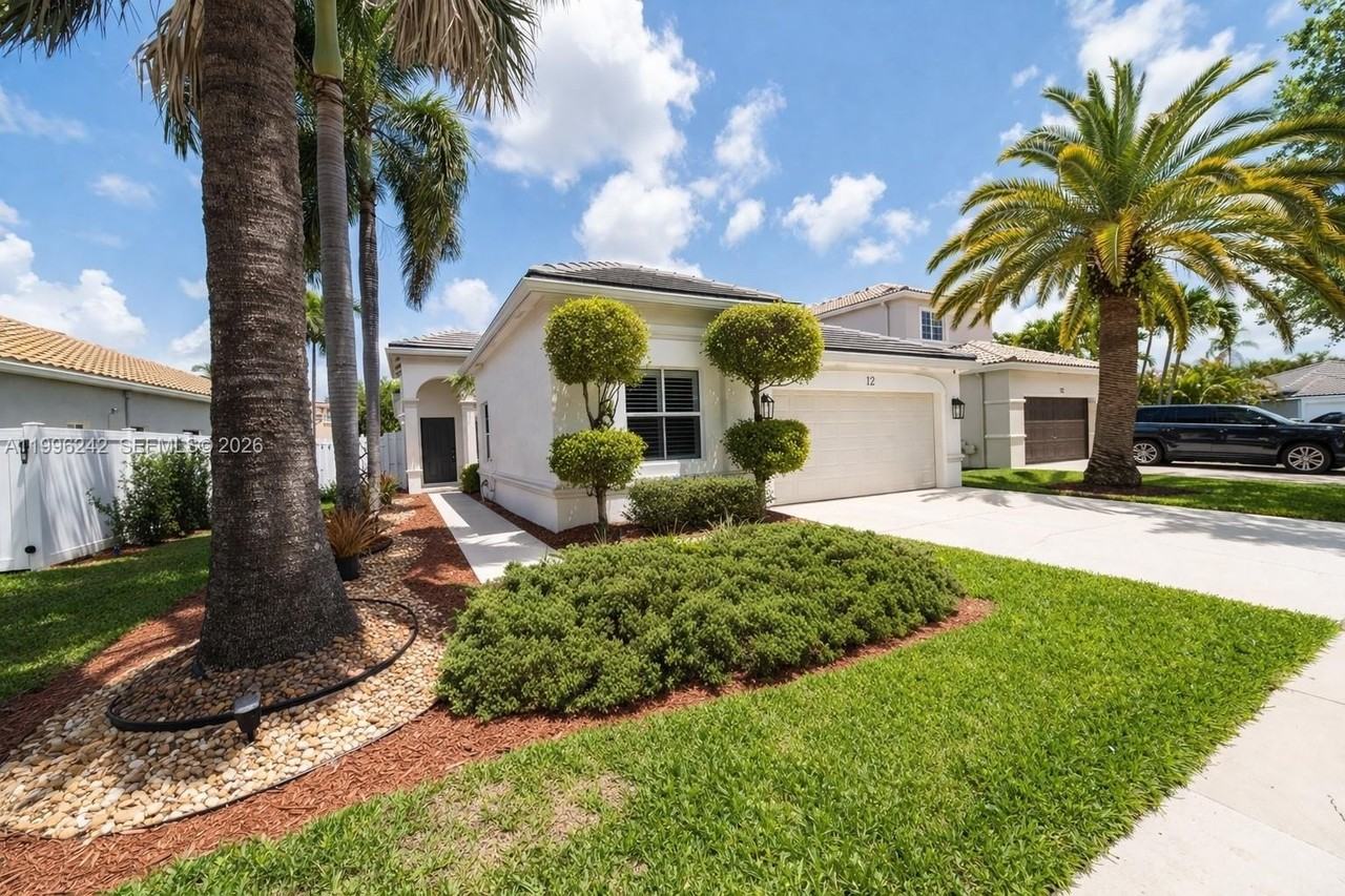 717 Tanglewood Cir - Photo 2 of 9