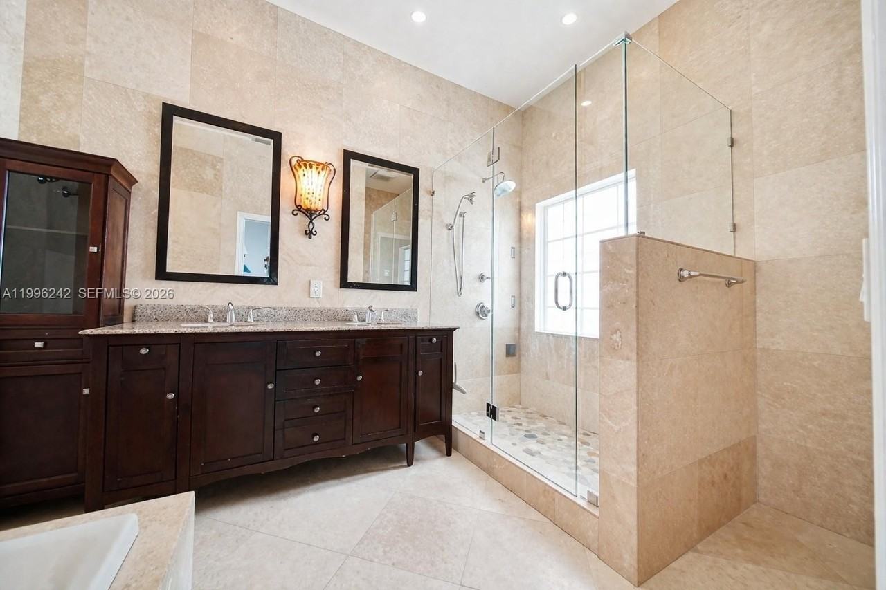 717 Tanglewood Cir - Photo 6 of 9