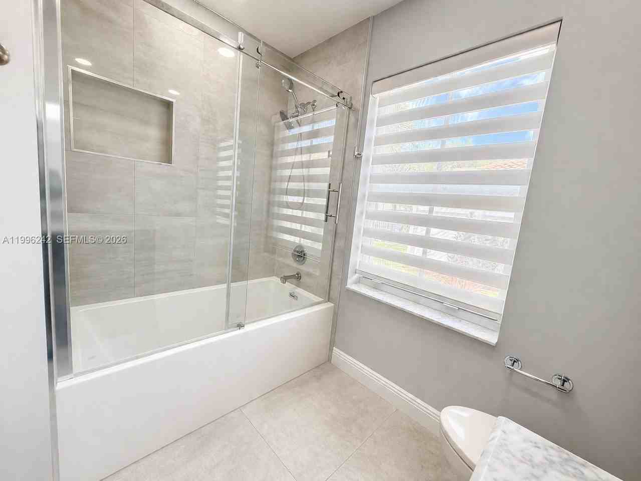 717 Tanglewood Cir - Photo 7 of 9