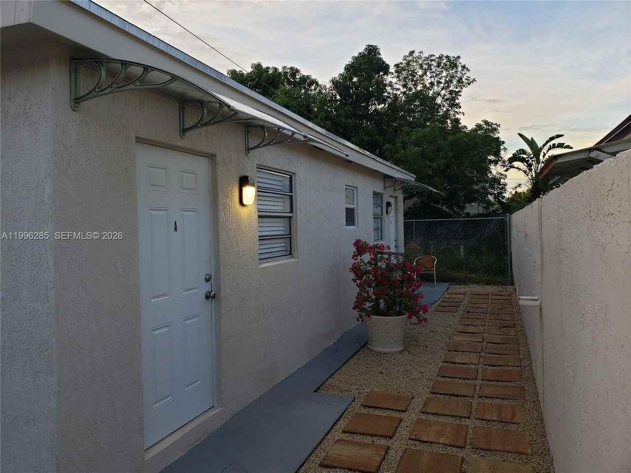 2481 Sw 11th St - Photo 5 of 7
