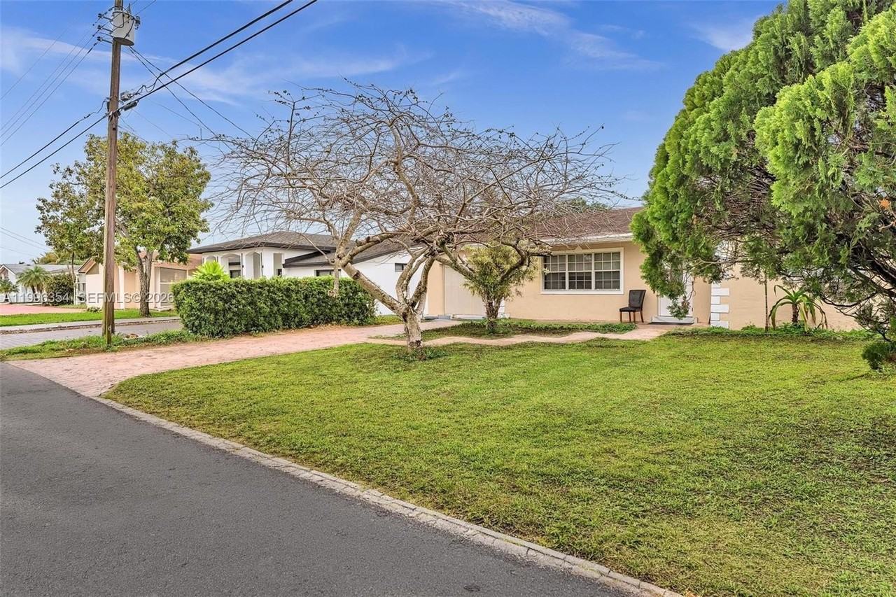 6640 Evergreen Dr - Photo 3 of 23