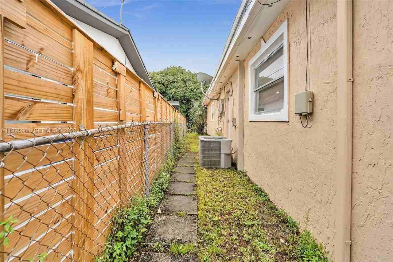 6640 Evergreen Dr - Photo 4 of 23