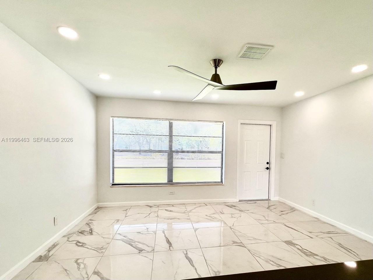 329 Sw 3rd St - Photo 5 of 24