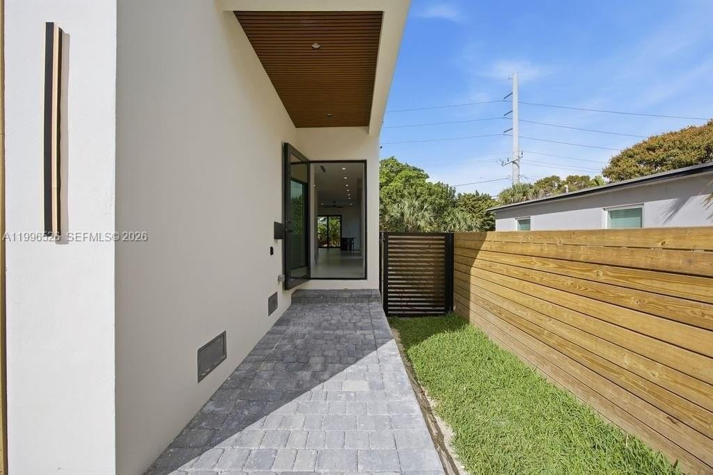 1337 Ne 13th Ave #1337 - Photo 4 of 50