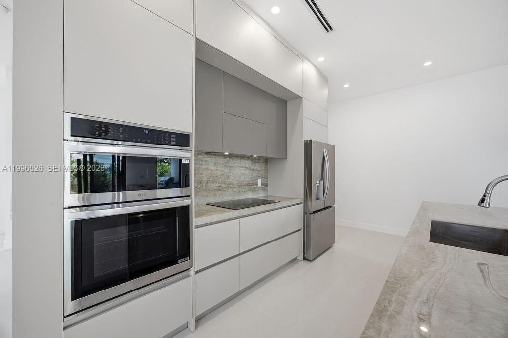 1337 Ne 13th Ave #1337 - Photo 6 of 50