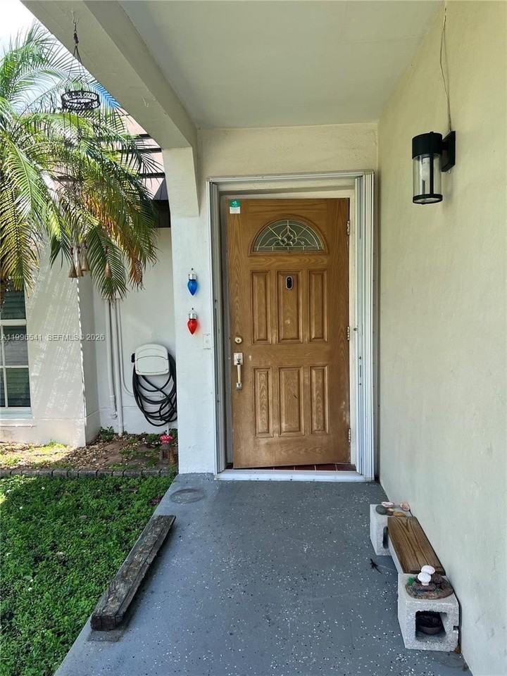 7411 Twin Sabal Dr #7411 - Photo 3 of 13