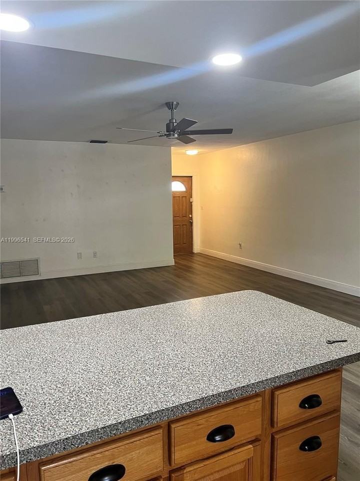 7411 Twin Sabal Dr #7411 - Photo 6 of 13