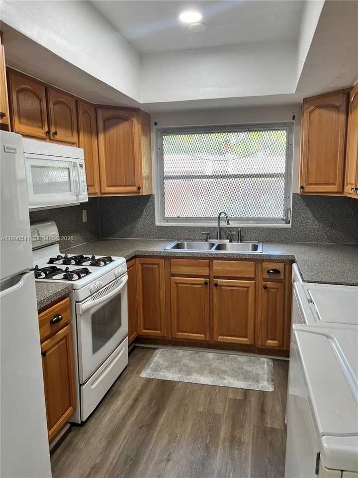 7411 Twin Sabal Dr #7411 - Photo 7 of 13