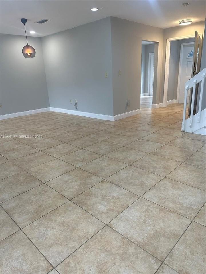 9724 Sw 142nd Pl - Photo 2 of 36