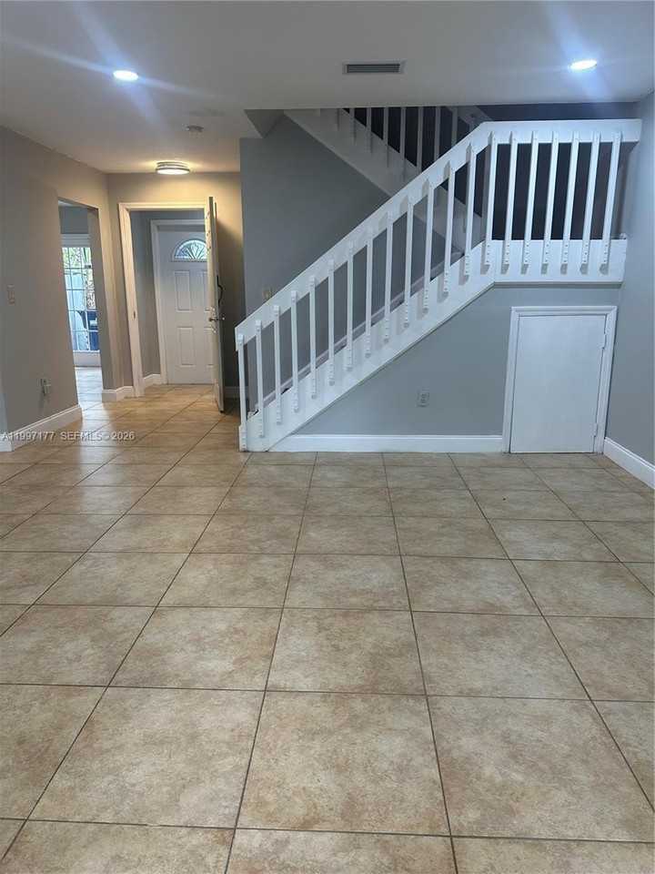 9724 Sw 142nd Pl - Photo 3 of 36