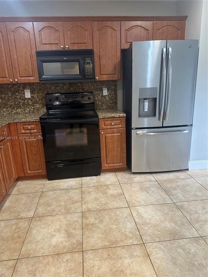 9724 Sw 142nd Pl - Photo 5 of 36