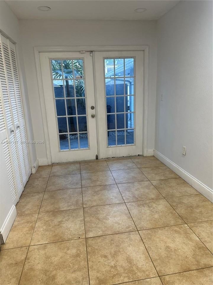 9724 Sw 142nd Pl - Photo 6 of 36