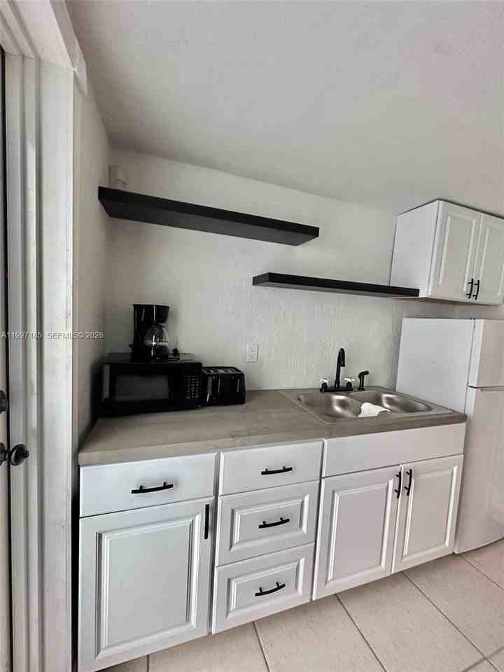 1375 Nw 84th Ter #A - Photo 3 of 11