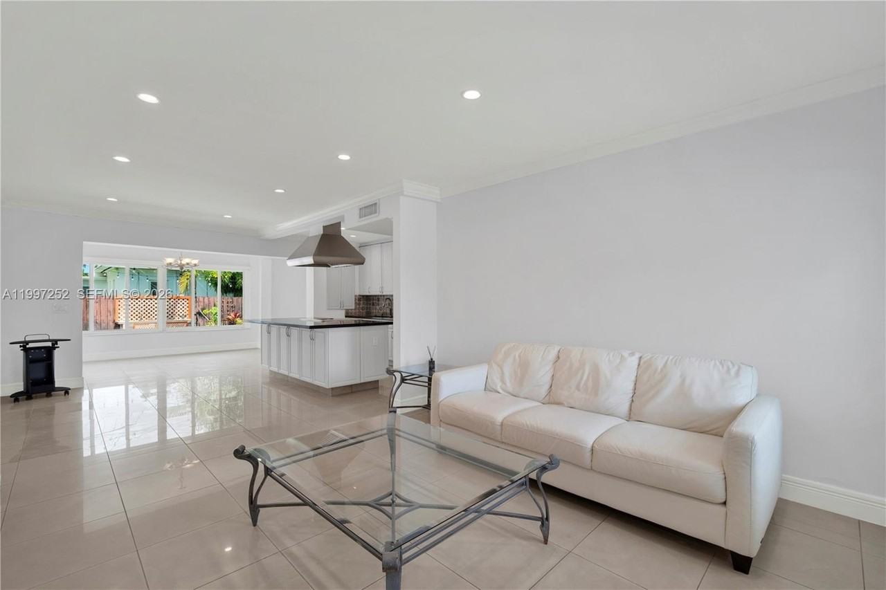 5901 Sw 45th St - Photo 3 of 21