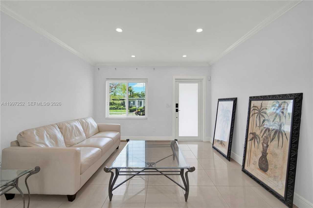 5901 Sw 45th St - Photo 4 of 21