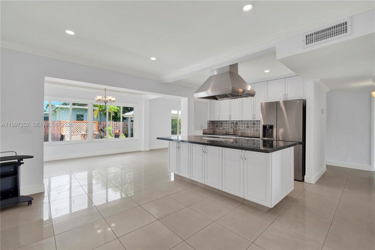 5901 Sw 45th St - Photo 5 of 21