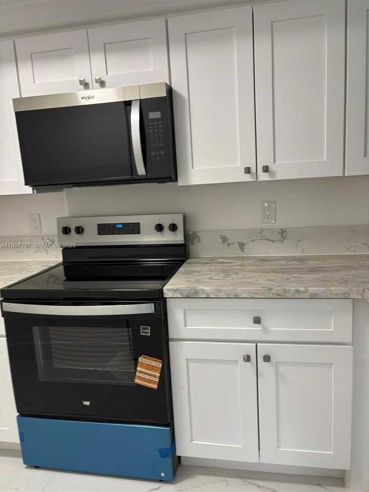 18840 Nw 57th Ave #301 - Photo 2 of 16