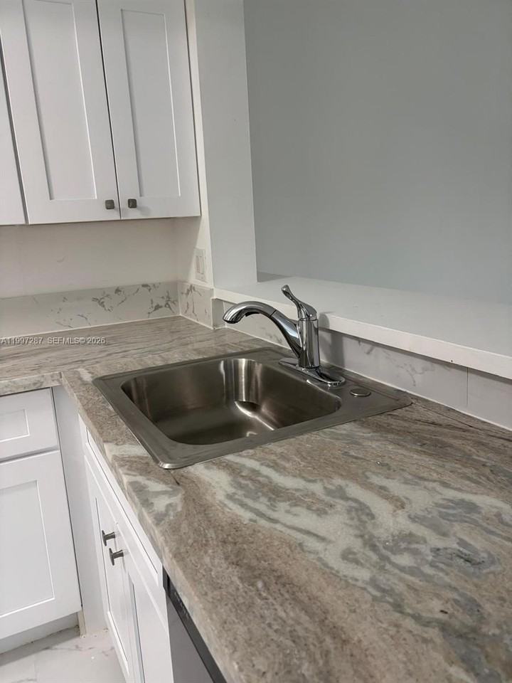 18840 Nw 57th Ave #301 - Photo 3 of 16