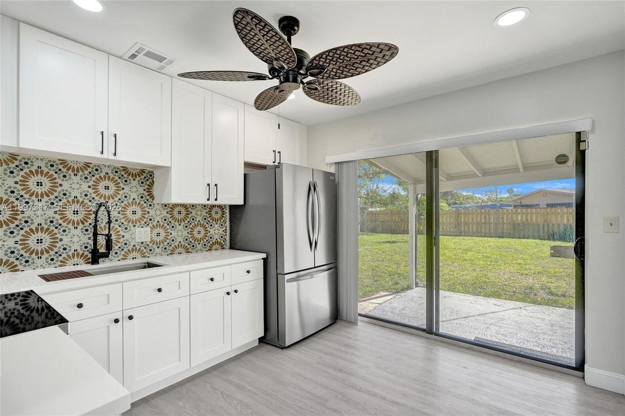 136 Miami Gardens Rd - Photo 2 of 44