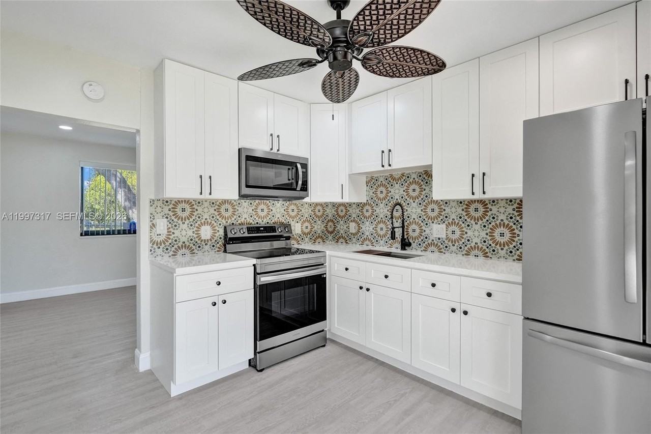 136 Miami Gardens Rd - Photo 6 of 44