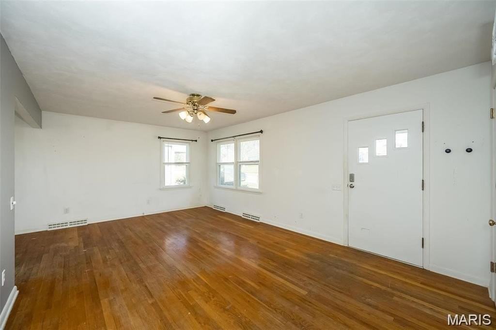 405 N Moore St - Photo 5 of 34