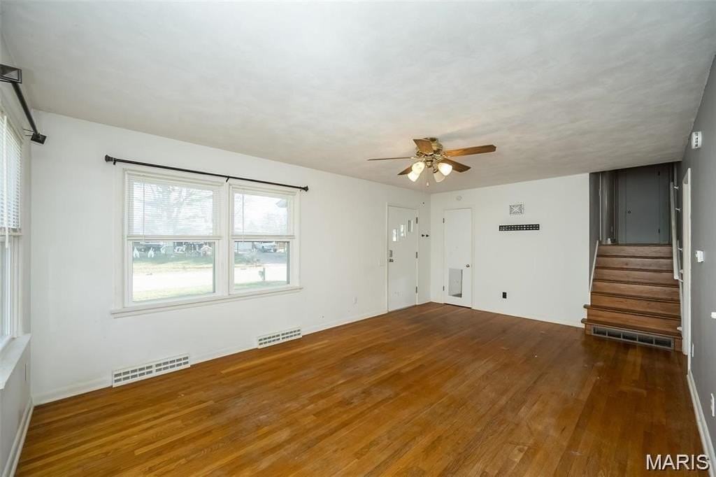 405 N Moore St - Photo 7 of 34