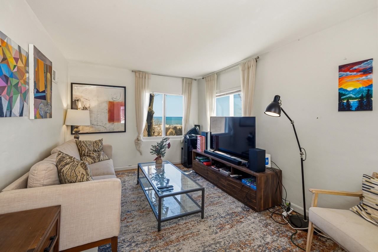 446 N Powers St - Photo 3 of 22