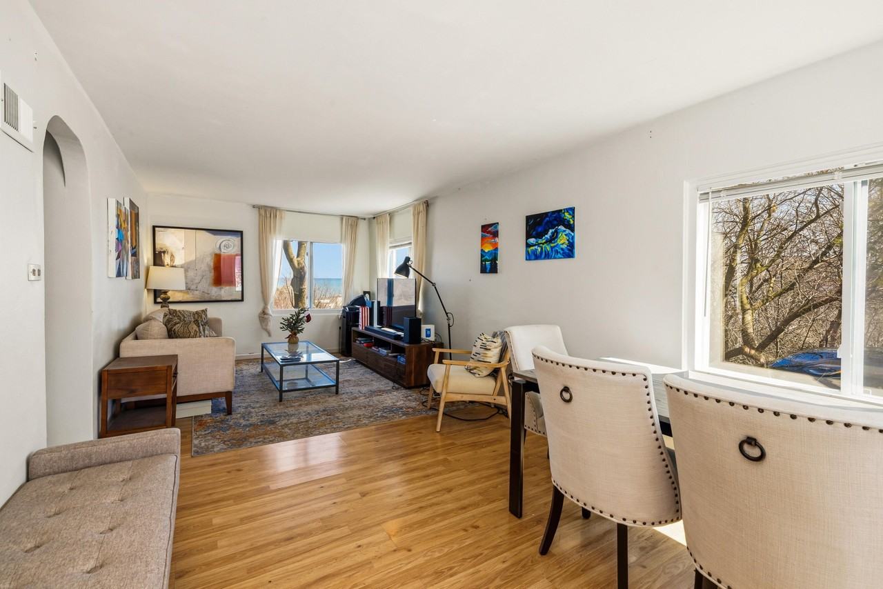 446 N Powers St - Photo 4 of 22