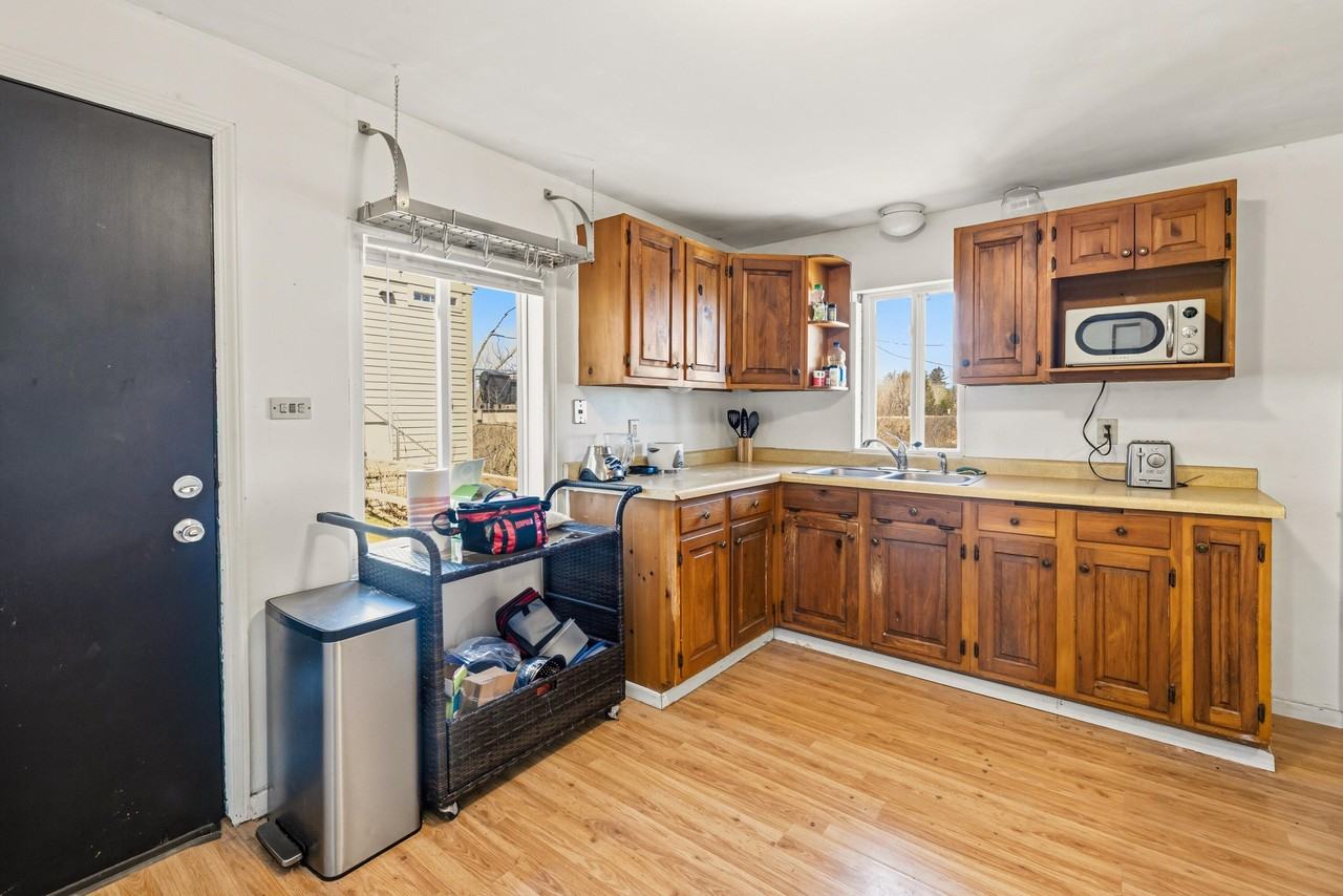 446 N Powers St - Photo 6 of 22