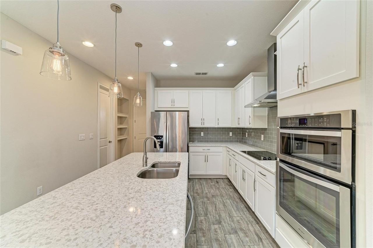 11607 Brookside Dr - Photo 7 of 50