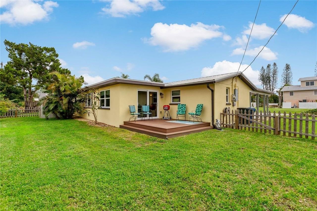 1675 Blakemore Ln - Photo 4 of 44