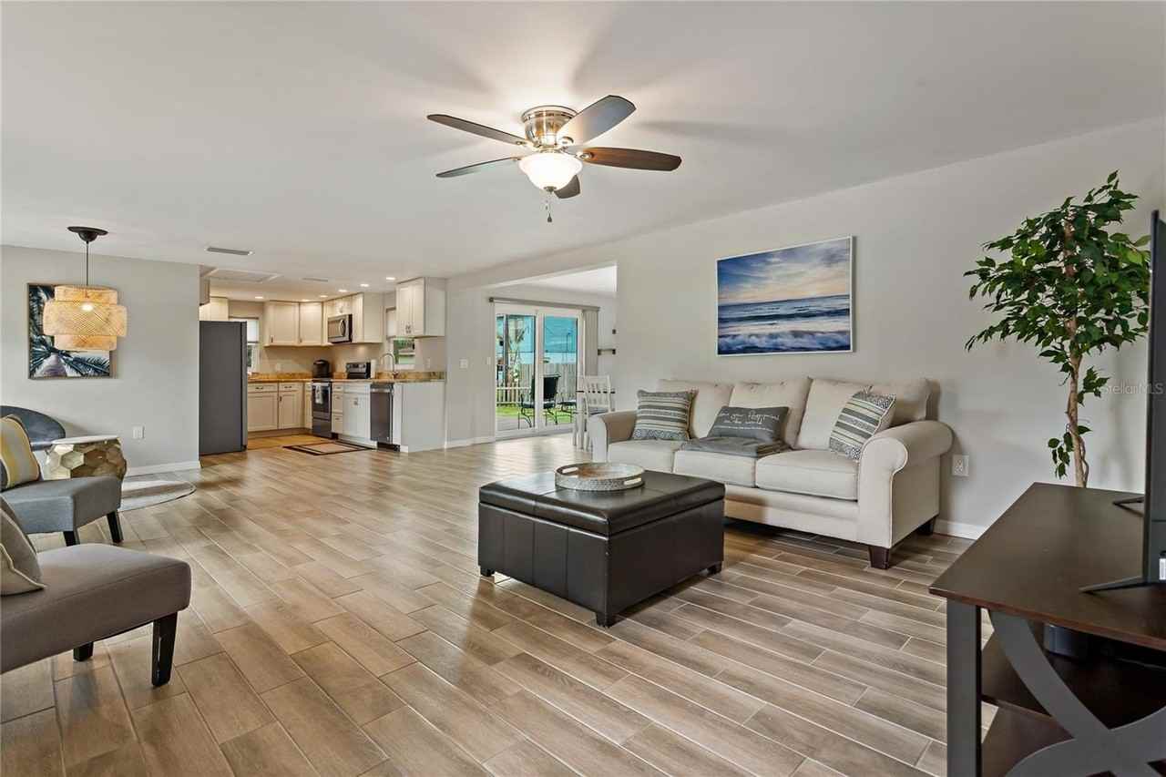 1675 Blakemore Ln - Photo 7 of 44