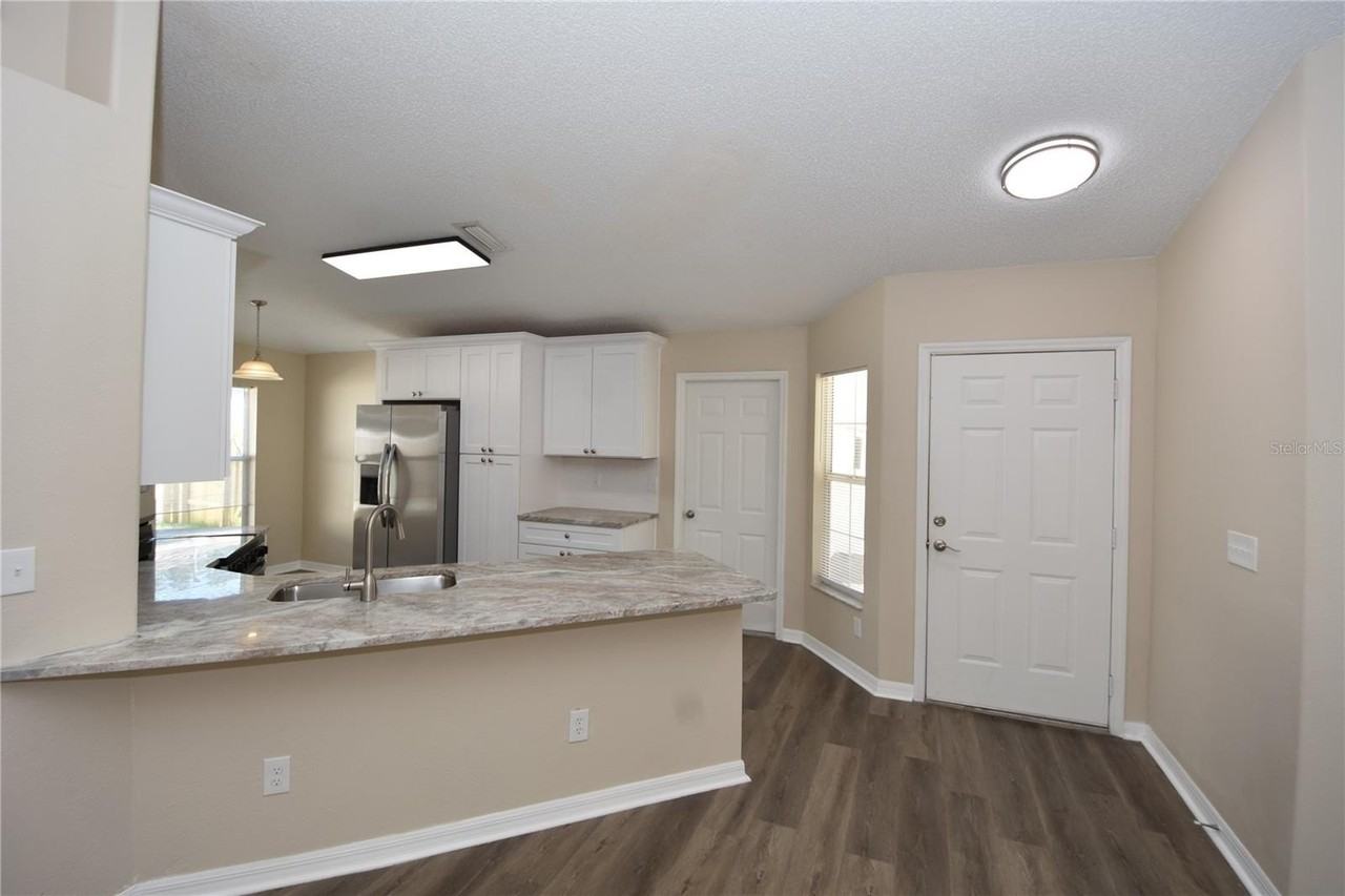 6 Seckel Ct - Photo 4 of 33