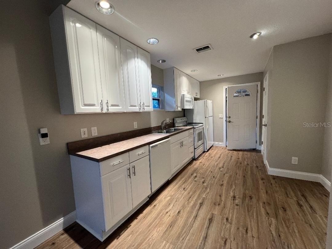 270 E Lake Ave - Photo 2 of 17