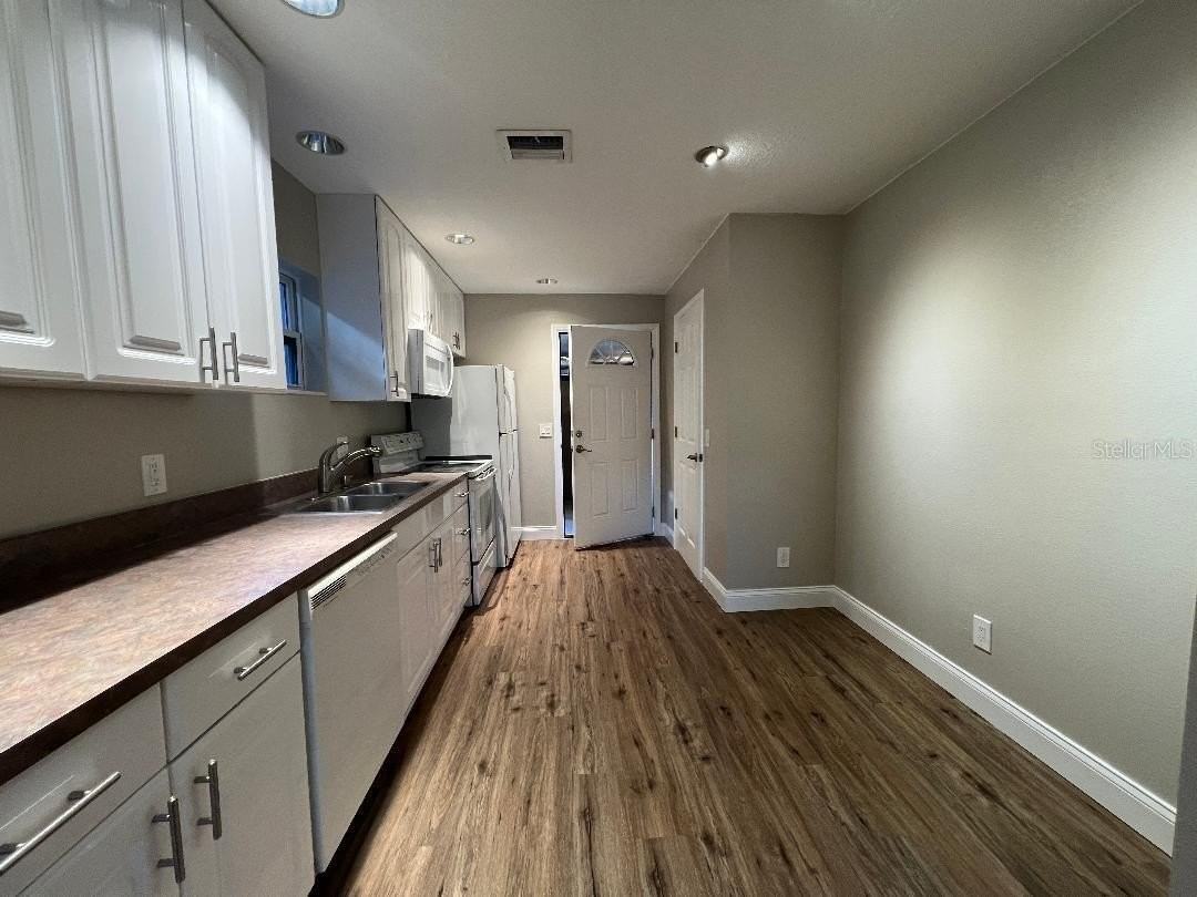 270 E Lake Ave - Photo 4 of 17